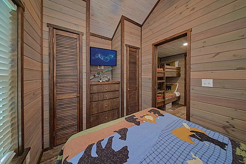 Spacious Tiny Home in Wears Valley Sleeps 6 - Hillbilly Bear