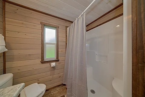 Sevierville 1 Bedroom Cabin with WiFi Sleeps 6 - Hillbilly Bear