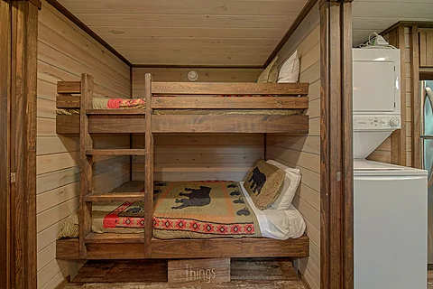 Spacious Tiny Home in Wears Valley with Bunk Bed - Hillbilly Bear