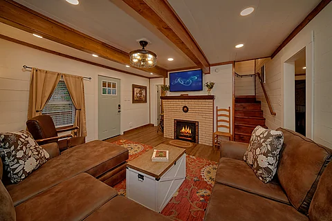 Living Room with Cable TV and Electric Fireplace - Jewell's Place