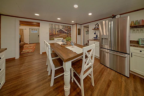 Spacious Kitchen with Large Dining Area - Jewell's Place