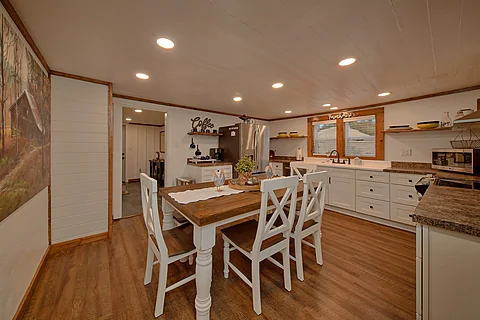 3 Bedroom Cabin with Full Kitchen  - Jewell's Place