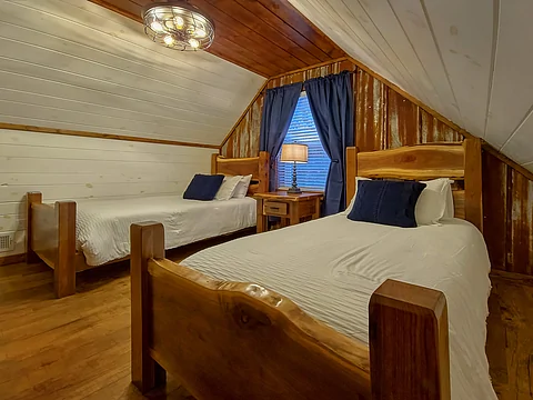 Twin Bedroom with Cable TV Sleeps 6 - Jewell's Place