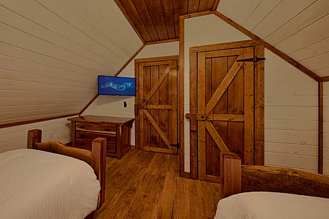 Twin Bedroom with Cable TV and WiFi - Jewell's Place