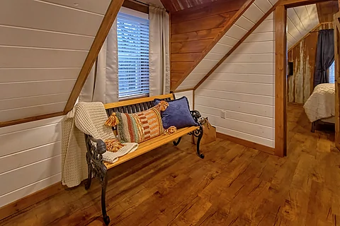 Three Bedroom Farmhouse Sleeps 6  - Jewell's Place