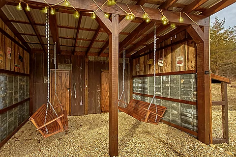 Outdoor Swings and Fire pit - Jewell's Place