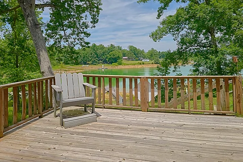 Two Bedroom Cabin on Douglas Lake with WiFi - Lakefront Serenity