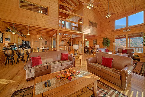 Four Bedroom Cabin with Large Living Area - Lookout Lodge