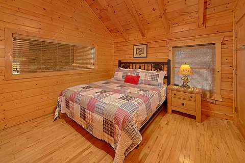 Smoky Mountain Cabin with King Bed - Lookout Lodge