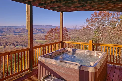 Luxury 4 Bedroom Cabin with Hot Tub Sleeps 10 - Lookout Lodge