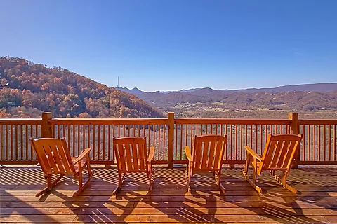 Luxury 4 Bedroom Cabin with Spectacular Views - Lookout Lodge