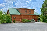 5 bedroom Gatlinburg cabin with flat parking