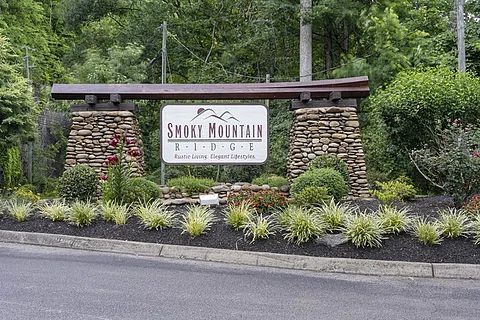 Rustic 6 bedroom 6 bathroom in Wears Valley - Majestic Splash