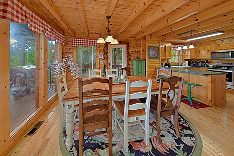 Rustic 4 bedroom cabin with fireplace and Views - Million Dollar View