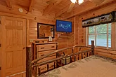 Premium cabin rental with 4 king beds