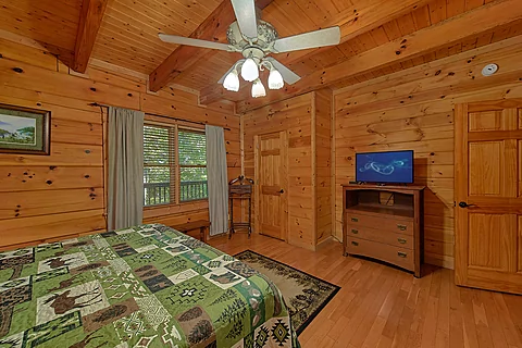 Main bedroom with Queen bed - Moonlight Magic
