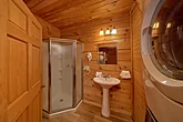 Cabin rental with 4 bedrooms and washer/dryer
