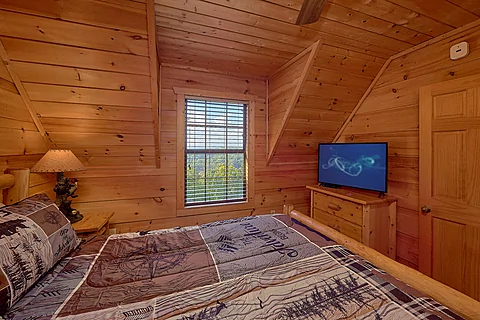 Sky Harbor cabin with 4 bedrooms and hot tub - Mountain Bearadise