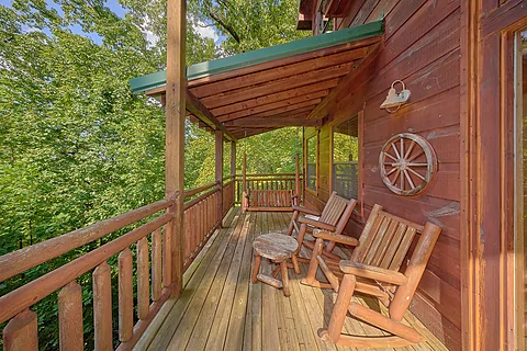 Cabin with rocking chairs, hot tub and views - Mountain Bearadise