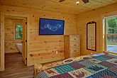 3 bedroom cabin with Private Master Bath