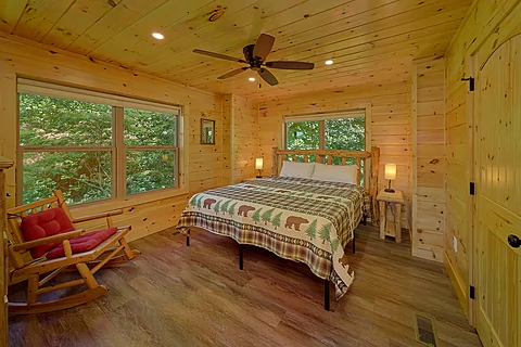 Gatlinburg cabin with 3 bedrooms and 3 baths - Mountain Harmony