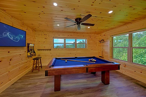 Gatlinburg cabin with pool table and game room - Mountain Harmony