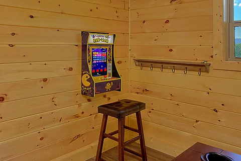 3 bedroom Gatlinburg cabin with PacMan game - Mountain Harmony