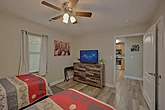 Twin Bedroom with TV and WiFi Sleeps 6
