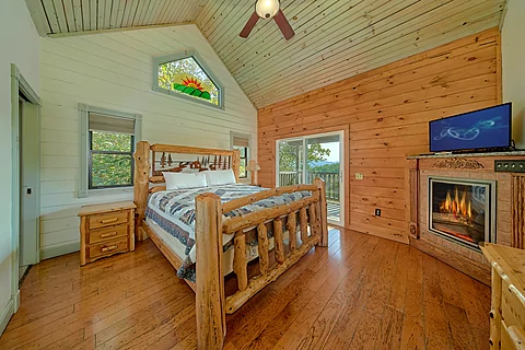 King Bedroom with Smart TV - Northern View Lodge