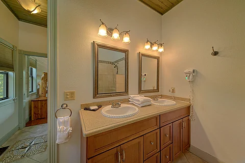 Full Bathroom with Shower and Tub - Northern View Lodge