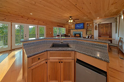 Spacious Game Room with Bar and Smart TV - Northern View Lodge