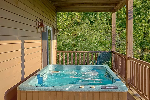 4 Bedroom Pigeon Forge Cabin with Hot Tub - Northern View Lodge