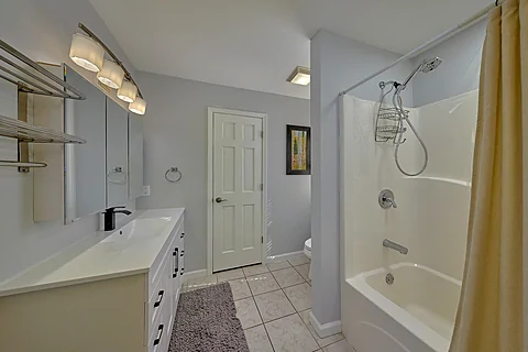Full Bathroom with Tub Shower Combo - Palmer's Place