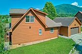 Sevierville 3 Bedroom Cabin with WiFi and View