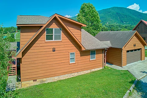 Sevierville 3 Bedroom Cabin with WiFi and View - Palmer's Place