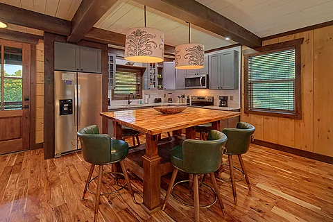 Spacious Dining Area - Rainbow Valley Retreat