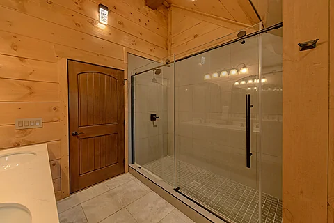 Full Bathroom with Walk-In Shower - Rainbow Valley Retreat