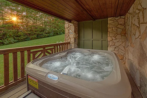 Modern Cabin with Hot Tub - Rainbow Valley Retreat