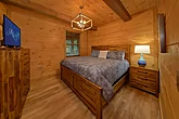 King Bedroom 4 Bedroom Cabin Pigeon Forge
