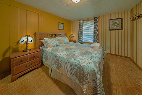 Vacation home with 6 bedrooms near Red Roof Mall - Relax Inn