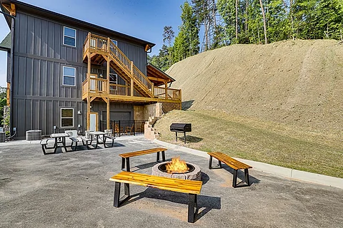 25 bedroom cabin with outdoor fire pit - Rocky Top Lodge