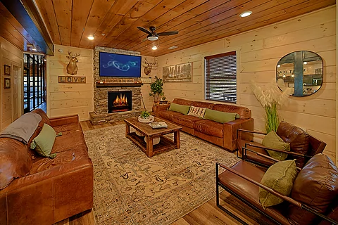 Large Group luxury cabin with 2 fireplaces - Rocky Top Lodge