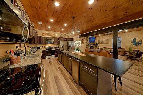 Luxury kitchen fully stocked for preparing meals - Rocky Top Lodge