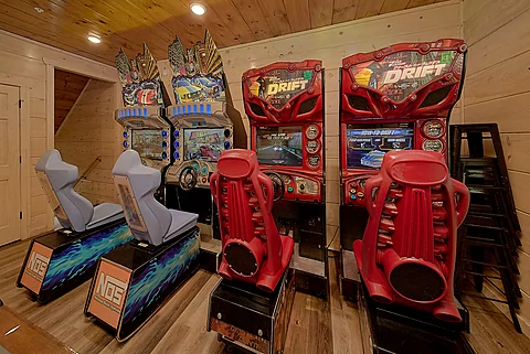 Large 25 bedroom game room - Rocky Top Lodge