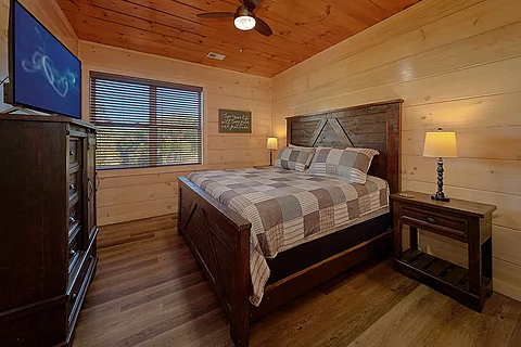 Luxurious cabin with 22 king beds - Rocky Top Lodge