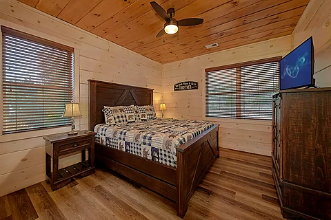 Pigeon Forge cabin with 25 bedrooms - Rocky Top Lodge
