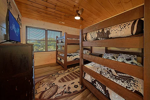 large cabin with 8 sets of full size bunk beds - Rocky Top Lodge