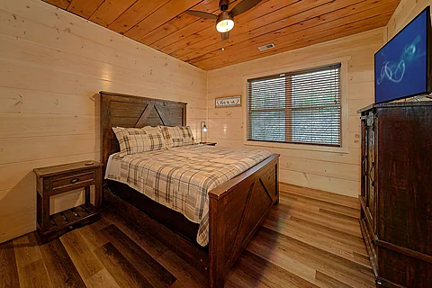 25 bedroom cabin with 22 king beds - Rocky Top Lodge