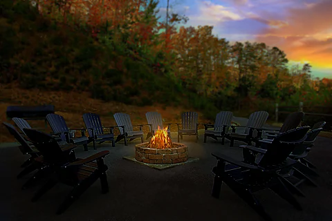 Large group cabin with fire pit and bus parking - Rocky Top Lodge