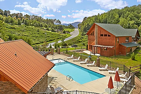 Large cabins with resort swimming pool access - Rocky Top Lodge